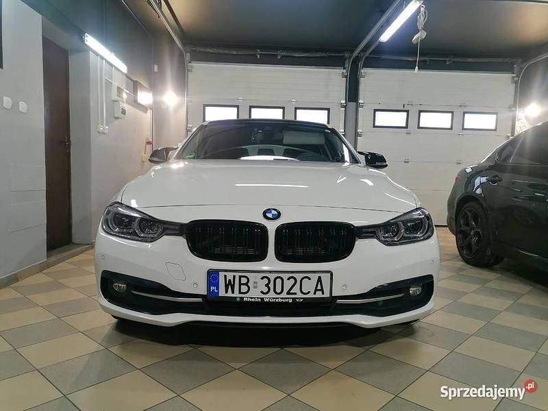 Używany BMW 320 Sport Line 2017 Biały Kombi