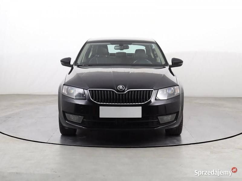 Czarny Używany 2015 Skoda Octavia Hatchback | 44 999 zł (Uczciwa cena) - Obraz 1/4