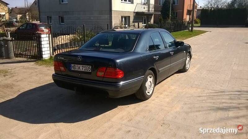 Używany Mercedes 220 210 KM (154 kW) 1998