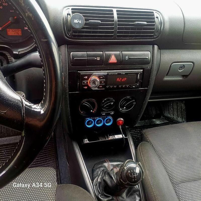 Czarny Używany 2002 Seat Leon Hatchback | 2800 zł (Super Cena) - Obraz 1/4