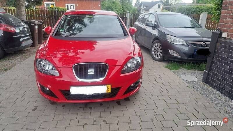 Czerwony Używany 2011 Seat Leon Reference Hatchback | 16 900 zł (Uczciwa cena) - Obraz 1/4