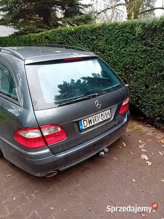 Grafitowy Używany 2005 Mercedes E320 Avantgarde Kombi | 6000 zł - Obraz 1/4