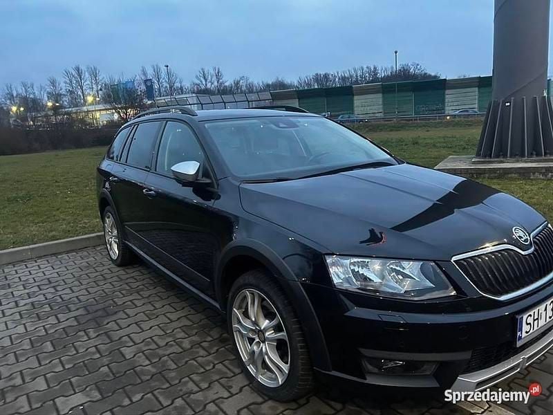 Używany Skoda Octavia Scout 2016 Czarny Kombi