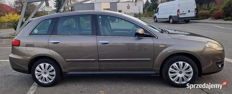 Używany Fiat Croma 2009 Brązowy Kombi
