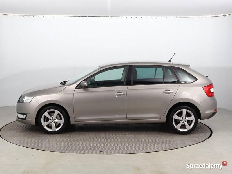 Używany Skoda Rapid 110 KM (80 kW) 2016 Beżowy Hatchback