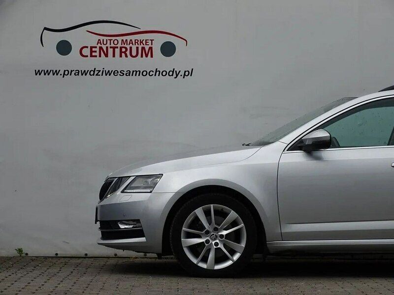 Srebrny (metalik) Używany 2018 Skoda Octavia Kombi | 61 900 zł (Dość drogi) - Obraz 1/4