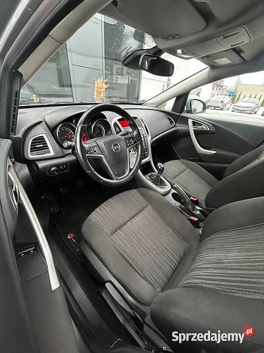 Używany Opel Astra 2010 Srebrny Hatchback