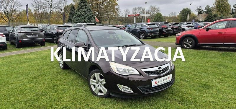 Brązowy Używany 2012 Opel Astra Kombi | 25 800 zł (Dość drogi) - Obraz 1/4