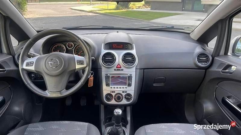 Srebrny Używany 2011 Opel Corsa Hatchback | 14 950 zł (Uczciwa cena) - Obraz 1/4