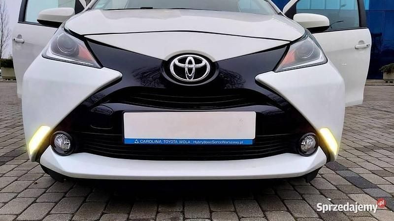 Biały Używany 2015 Toyota Aygo Hatchback | 31 990 zł (Dobra cena) - Obraz 1/4