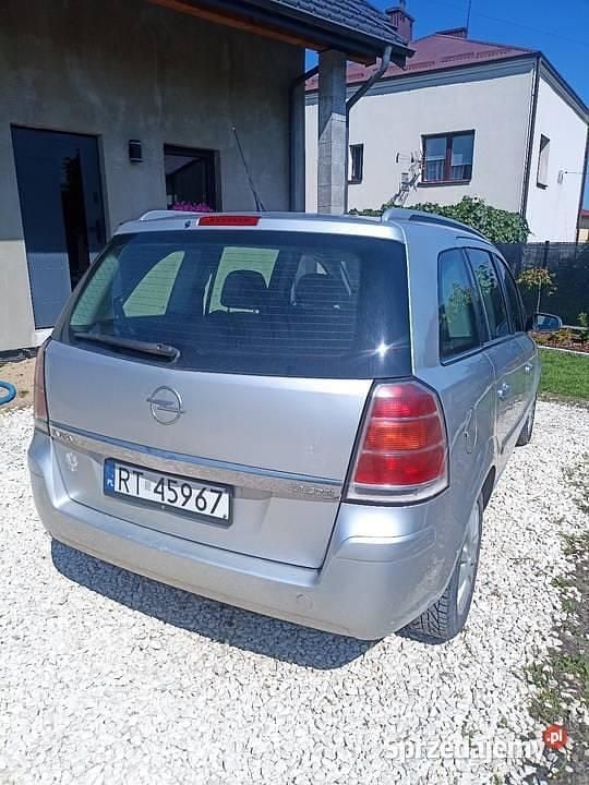 Srebrny Używany 2006 Opel Zafira Minivan | 10 800 zł (Dość drogi) - Obraz 1/4