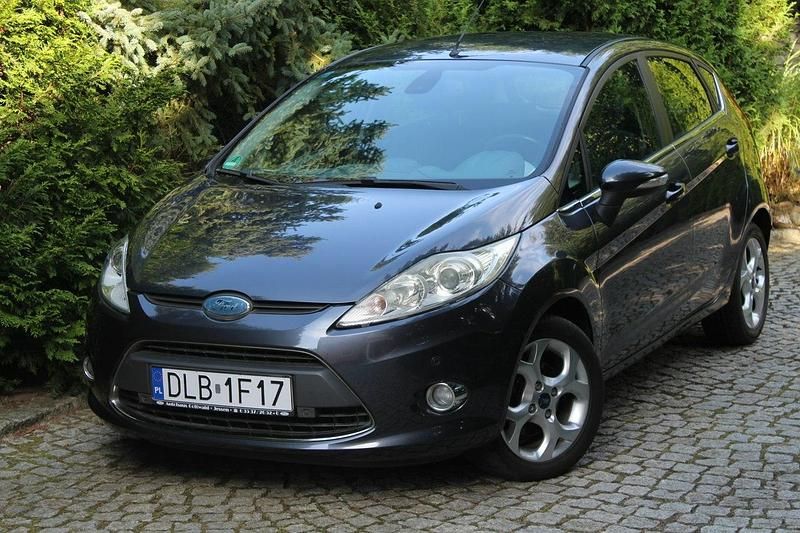 Szary Używany 2009 Ford Fiesta Titanium Hatchback | 17 500 zł (Uczciwa cena) - Obraz 1/4