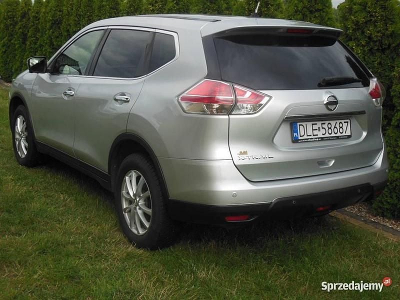 Srebrny Używany 2015 Nissan X-Trail 360º SUV | 37 900 zł (Drogi) - Obraz 1/4