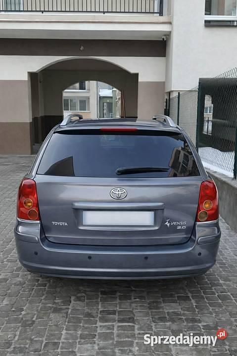 Szary Używany 2004 Toyota Avensis Kombi | 7900 zł (Uczciwa cena) - Obraz 1/4