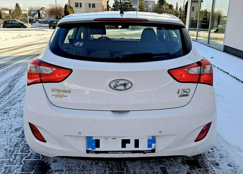 Używany Hyundai i30 90 KM (66 kW) 2012 Biały Hatchback