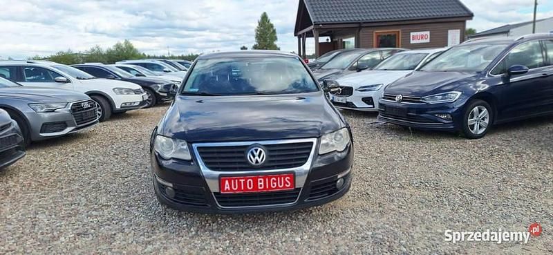 Czarny Używany 2005 VW Passat Sedan/Limuzyna | 8900 zł (Uczciwa cena) - Obraz 1/4