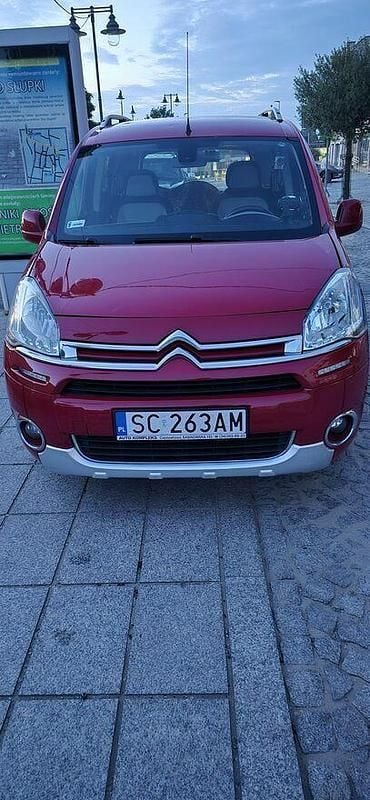 Czerwony Używany 2014 Citroën Berlingo Minivan | 39 990 zł - Obraz 1/4