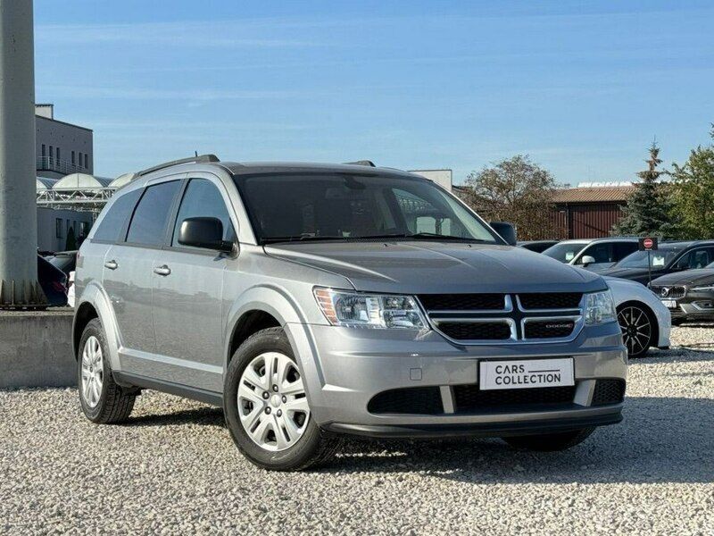 Srebrny (metalik) Używany 2019 Dodge Journey SUV | 64 900 zł - Obraz 1/4