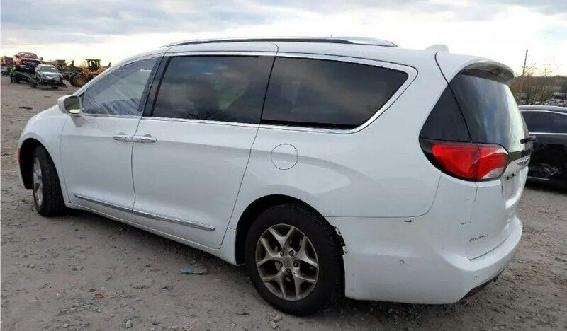 Biały Używany 2018 Chrysler Pacifica SUV | 36 000 zł - Obraz 1/4