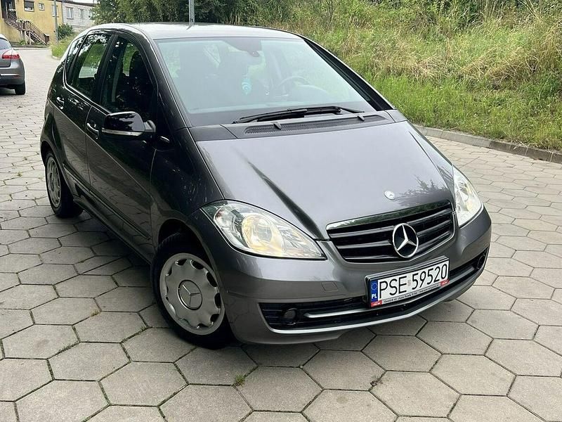 Szary Używany 2010 Mercedes A160 Hatchback | 13 999 zł (Dobra cena) - Obraz 1/4