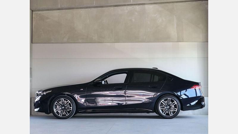 Używany BMW 520 Comfort Edition 197 KM (144 kW) 2024 Czarny carbon m metalizowany Sedan/Limuzyna