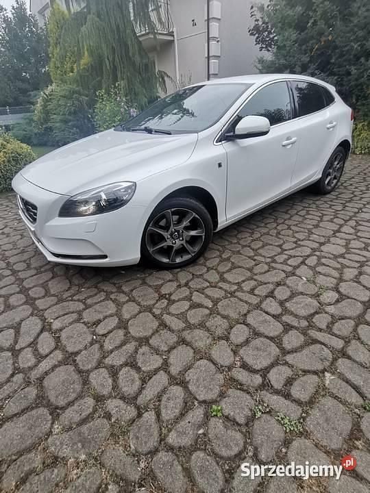 Używany Volvo V40 2015 Biały Kombi