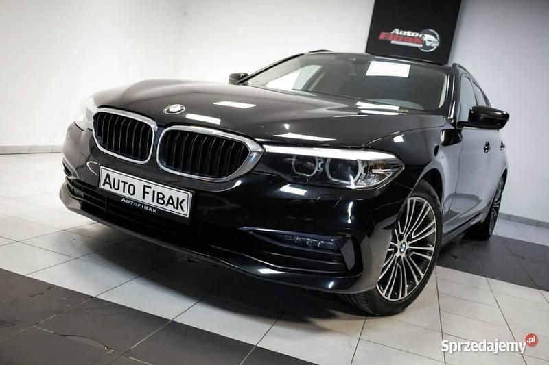 Czarny Używany 2019 BMW 520 Sport Line Kombi | 109 900 zł (Uczciwa cena) - Obraz 1/4