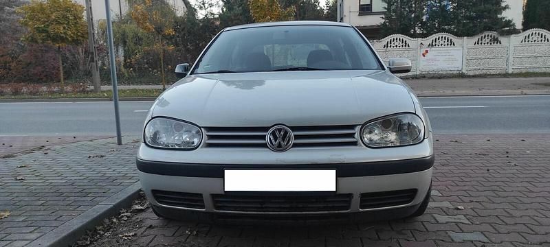 Używany VW Golf IV 1998 Srebrny Hatchback