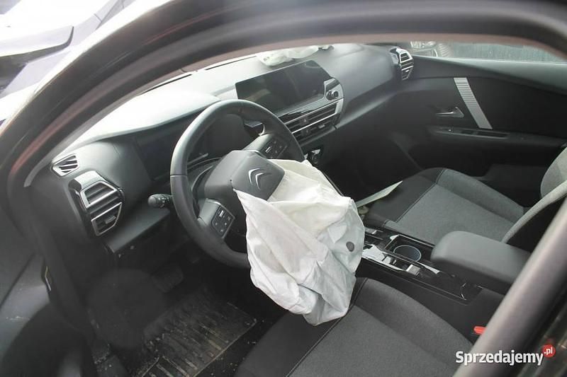 Używany Citroën e-C4 100 kW (136 KM) 2024 Czarny Hatchback