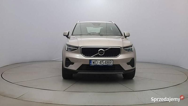 Używany Volvo XC40 Core 163 KM (119 kW) 2023 Beżowy SUV