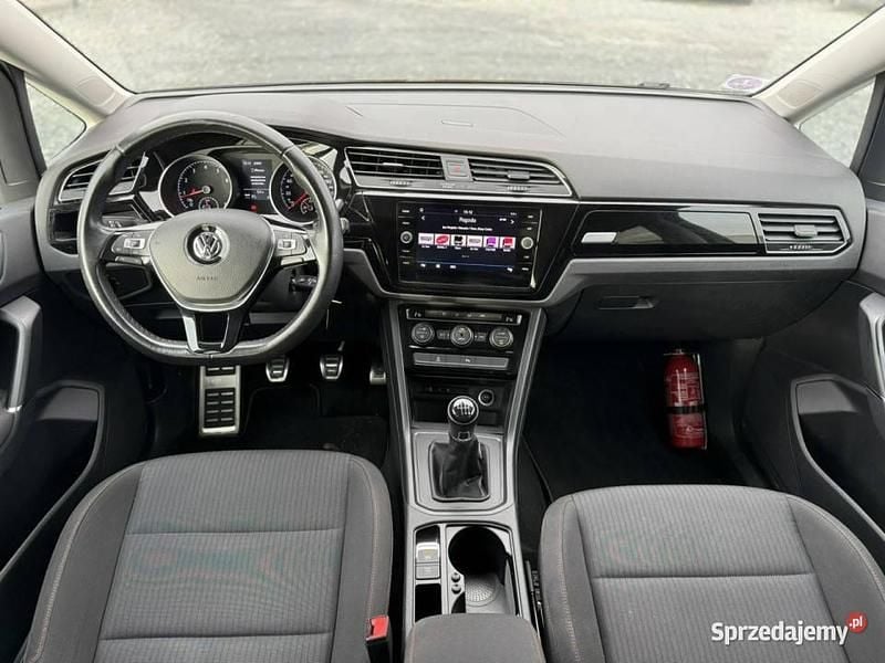 Używany VW Touran Sound 150 KM (110 kW) 2017 Grafitowy Minivan