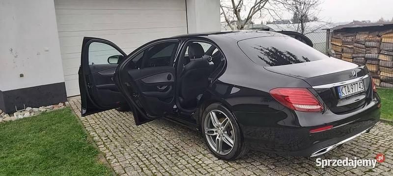 Używany Mercedes E220 AMG 194 KM (142 kW) 2016 Czarny Sedan/Limuzyna