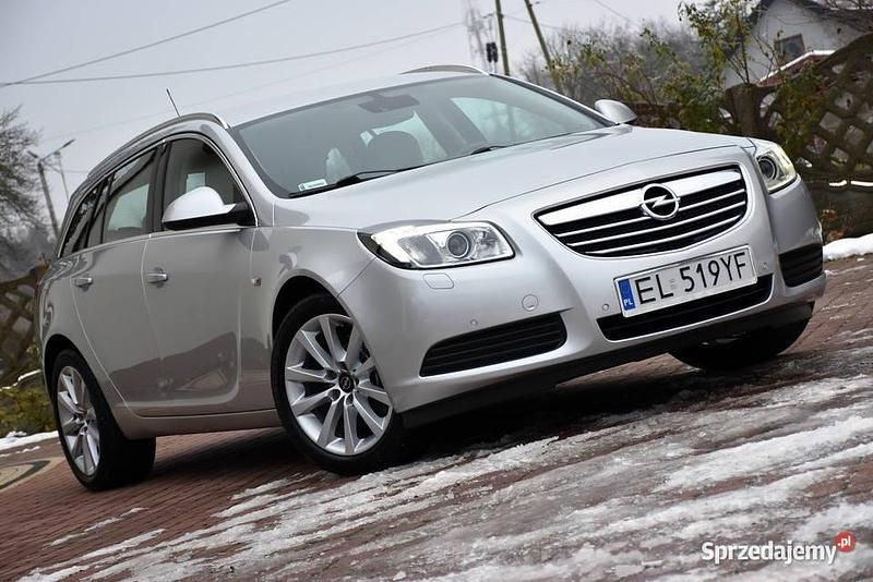 Srebrny Używany 2013 Opel Insignia Edition Kombi | 29 900 zł (Uczciwa cena) - Obraz 1/4