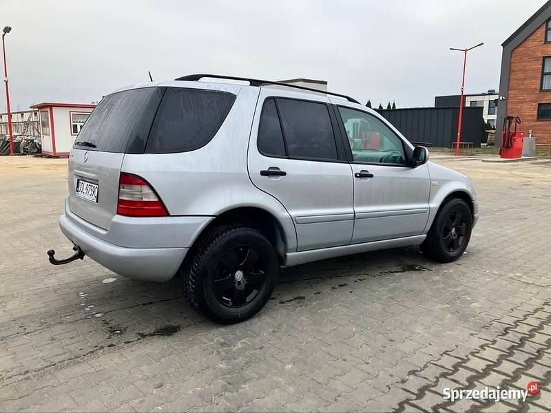 Srebrny Używany 2001 Mercedes ML430 SUV | 19 000 zł - Obraz 1/4