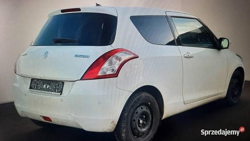 Używany 2015 Suzuki Swift Hatchback | 23 900 zł (Uczciwa cena) - Obraz 1/2