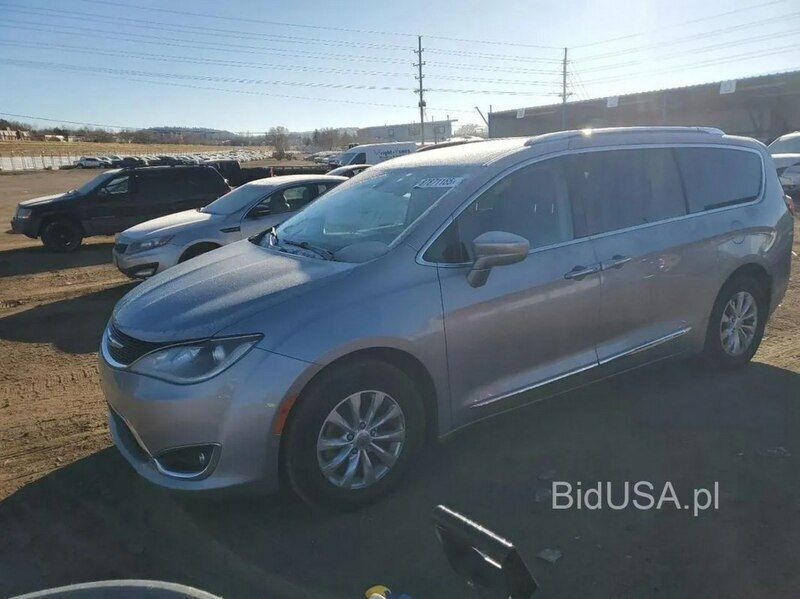 Srebrny Używany 2018 Chrysler Pacifica SUV | 39 500 zł - Obraz 1/4