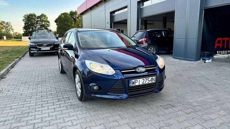 Niebieski ciemny (metalik) Używany 2011 Ford Focus Kombi | 19 900 zł (Uczciwa cena) - Obraz 1/4