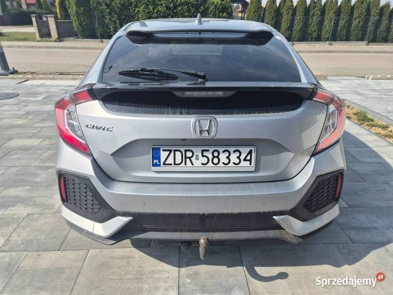 Używany Honda Civic 129 KM (94 kW) 2017 Szary Hatchback