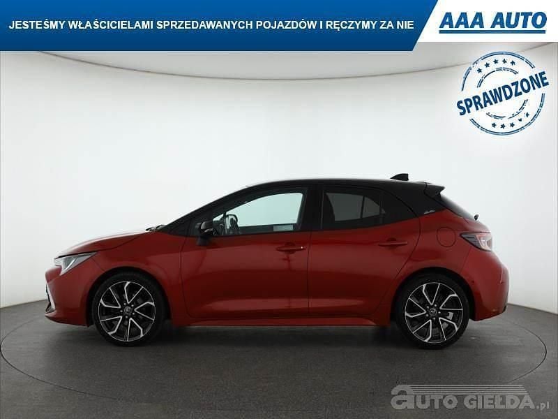 Używany Toyota Corolla 116 KM (85 kW) 2019 Czerwony