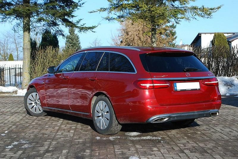 Używany Mercedes E200 197 KM (144 kW) 2019 Bordowy (metalik) Kombi