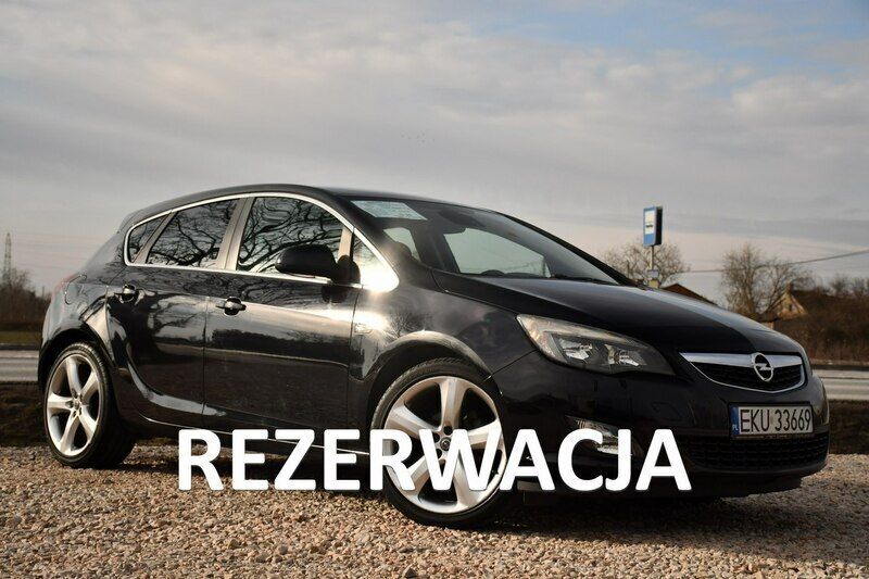 Używany Opel Astra 116 KM (85 kW) 2010 Czarny (metalik, perła) Hatchback