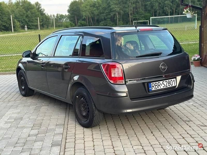 Używany Opel Astra 115 KM (84 kW) 2009 Beżowy Kombi
