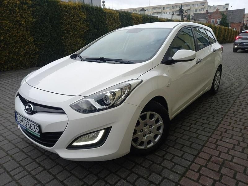 Używany Hyundai i30 100 KM (73 kW) 2013 Biały Kombi
