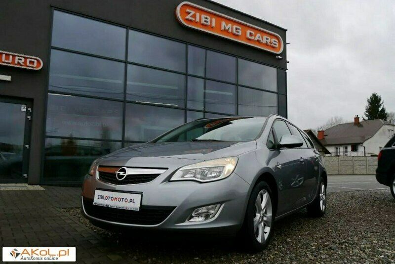 Szary Używany 2011 Opel Astra Sedan/Limuzyna | 25 900 zł (Dość drogi) - Obraz 1/4
