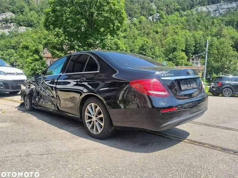 Używany Mercedes E220 194 KM (142 kW) 2016 Inny Sedan/Limuzyna