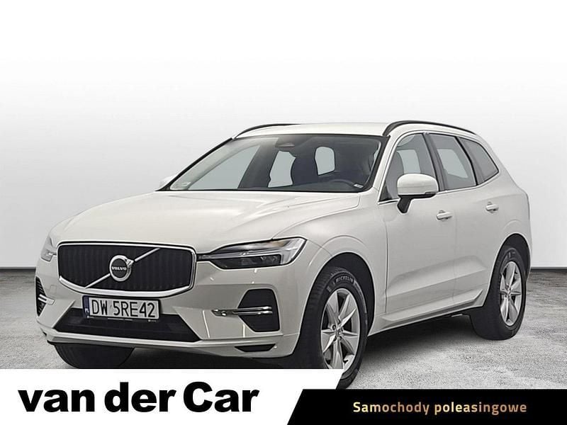 Biały Używany 2021 Volvo XC60 Core SUV | 146 900 zł (Dobra cena) - Obraz 1/4