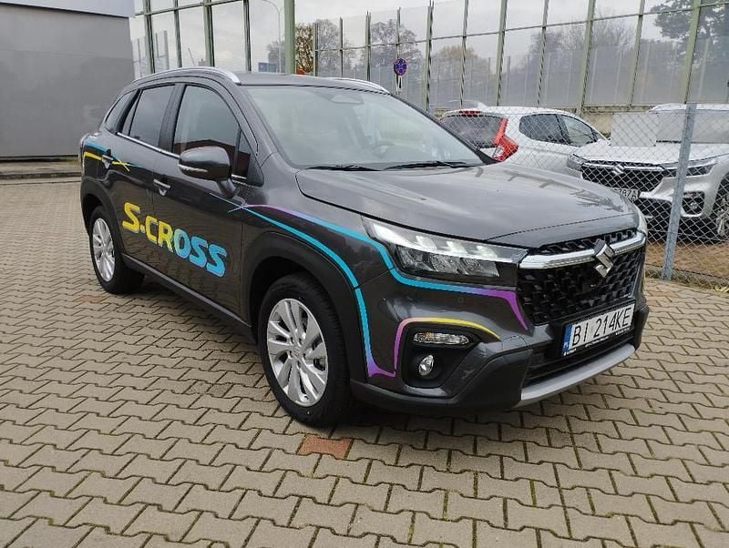 Zzz titan dark gray pearl metallic Nowe 2025 Suzuki SX4 S-Cross SUV | 123 800 zł - Obraz 1/2