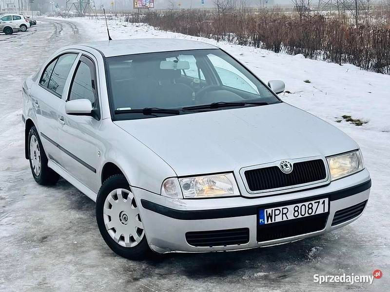 Używany Skoda Octavia 2003 Srebrny Sedan/Limuzyna