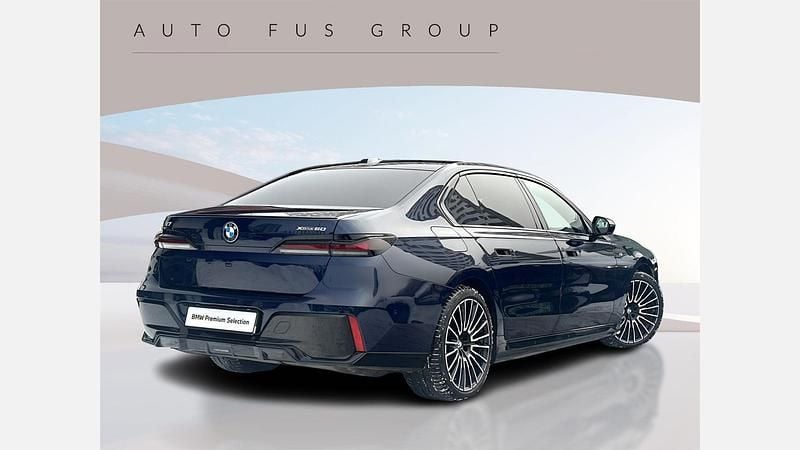 Używany BMW i7 Comfort Edition 400 kW (544 KM) 2025 Niebieski tanzanite bmw individual metalizowany Sedan/Limuzyna