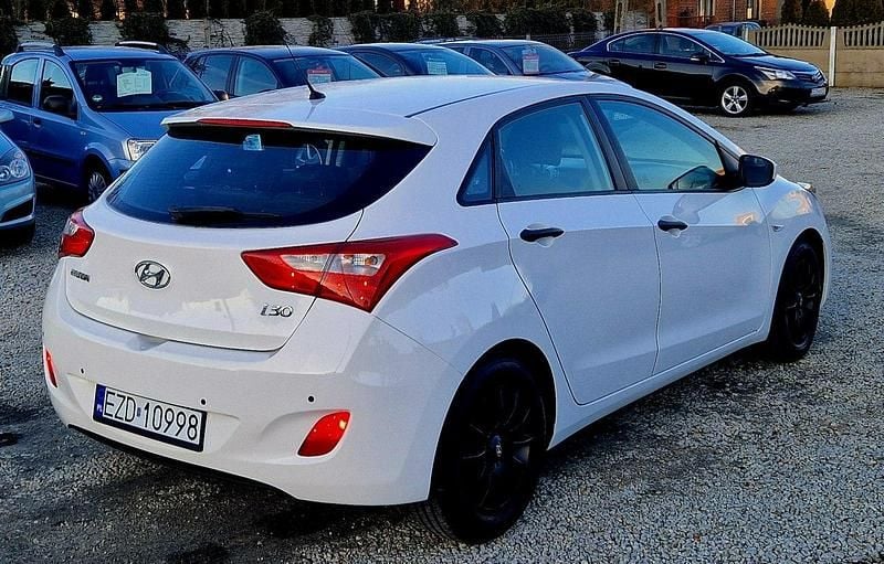 Używany Hyundai i30 99 KM (72 kW) 2014 Biały (metalik) Hatchback